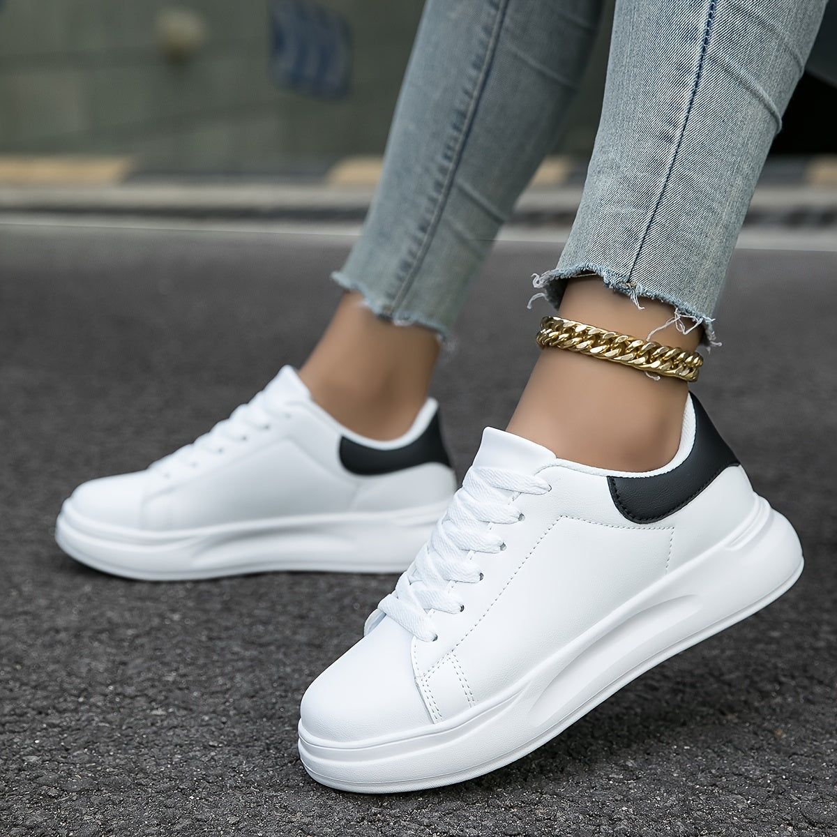 Romy – Weiße Leder-Sneaker in Clean Look