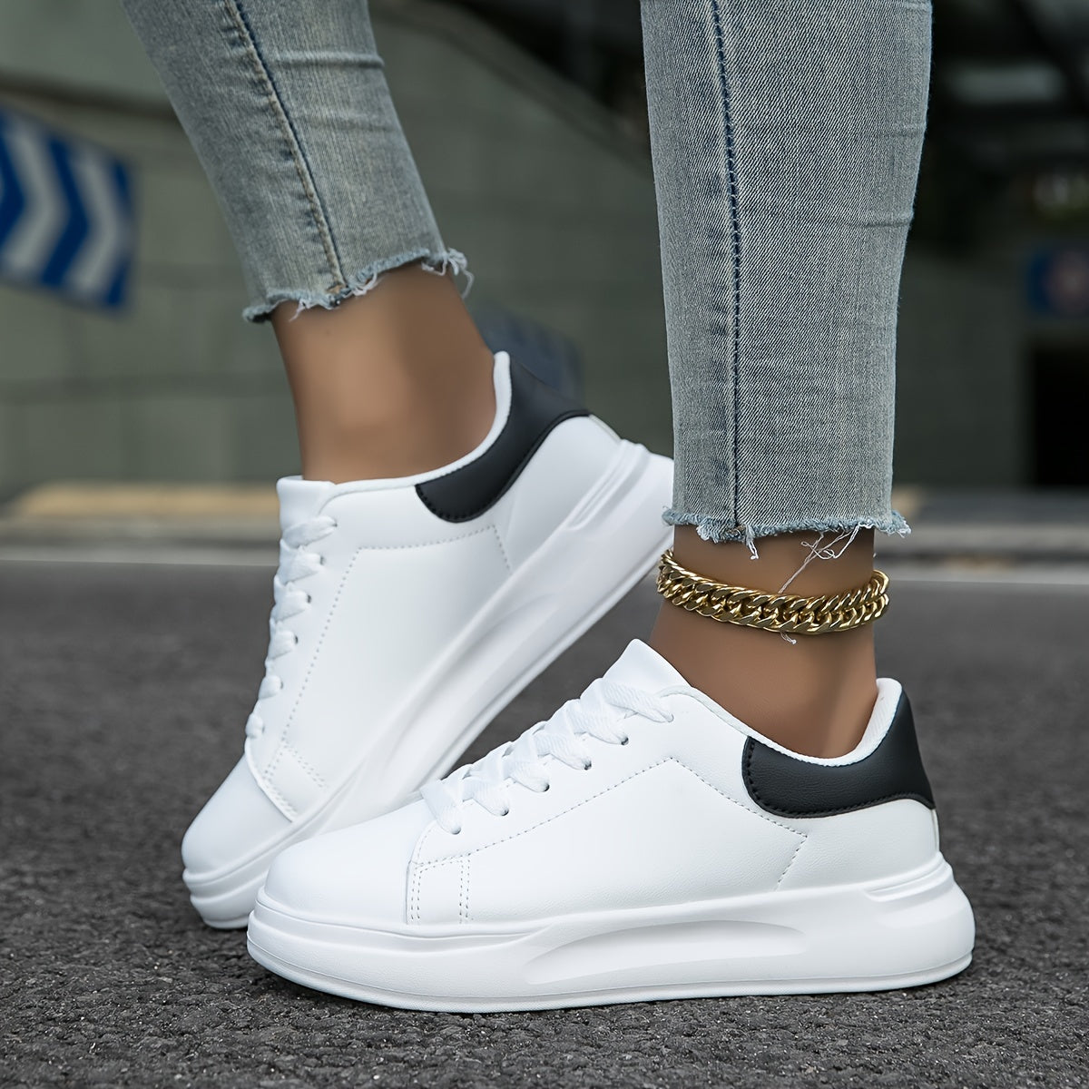 Romy – Weiße Leder-Sneaker in Clean Look