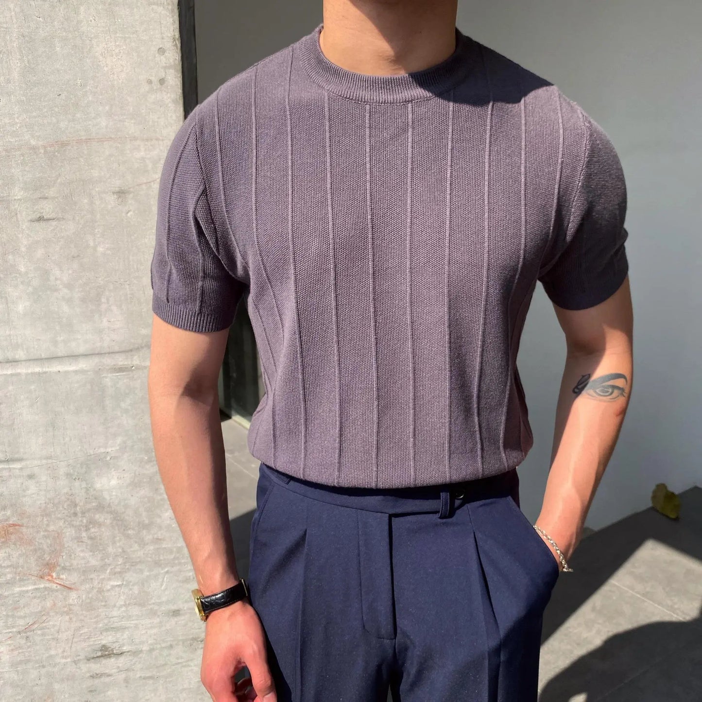 Sokka - Geripptes, legeres T-Shirt für Männer