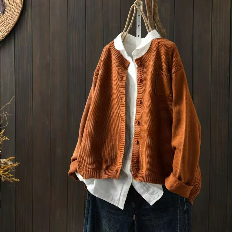 Alice - Klassische Strickjacke mit Knopfleiste
