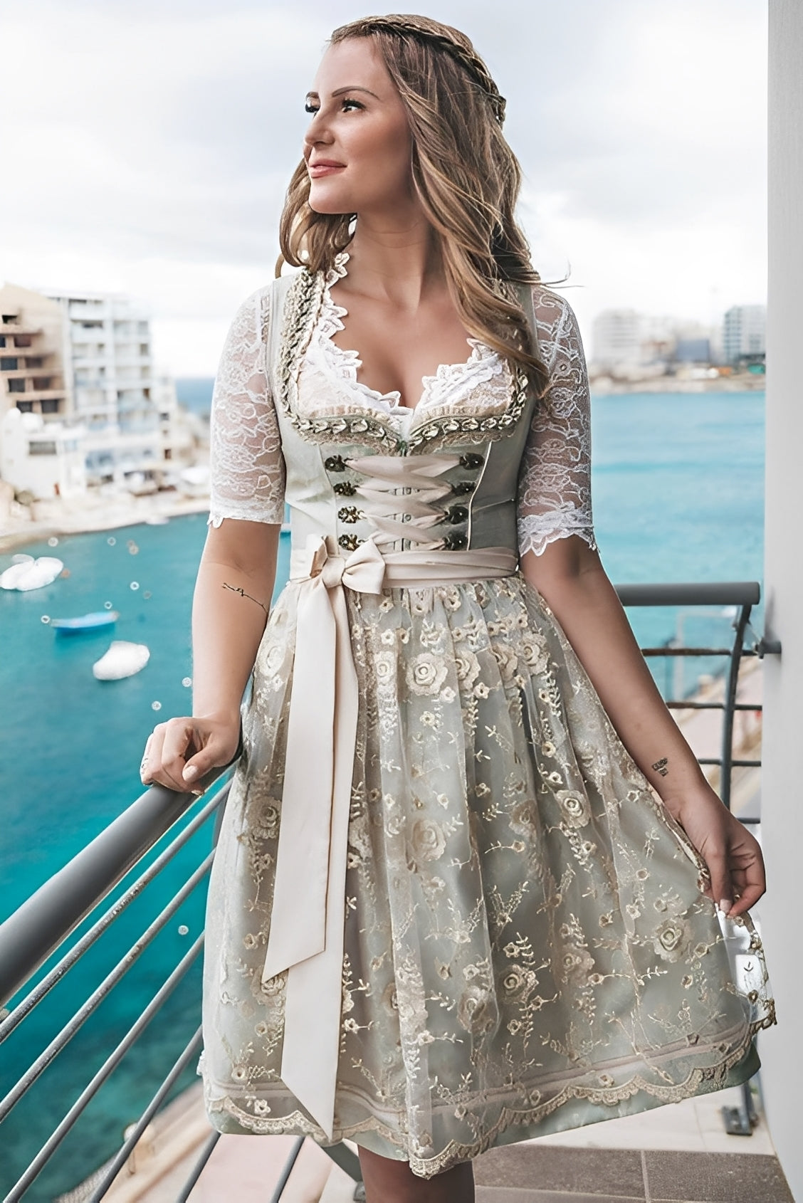 Maliny – Einzigartiges Damenkleid mit Schürze und Bluse
