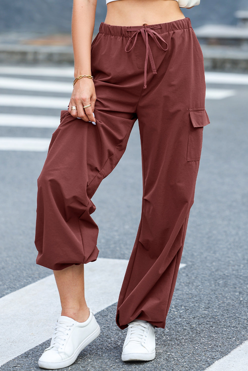 Lira- Weite Cargohose, Roter Kordelzug