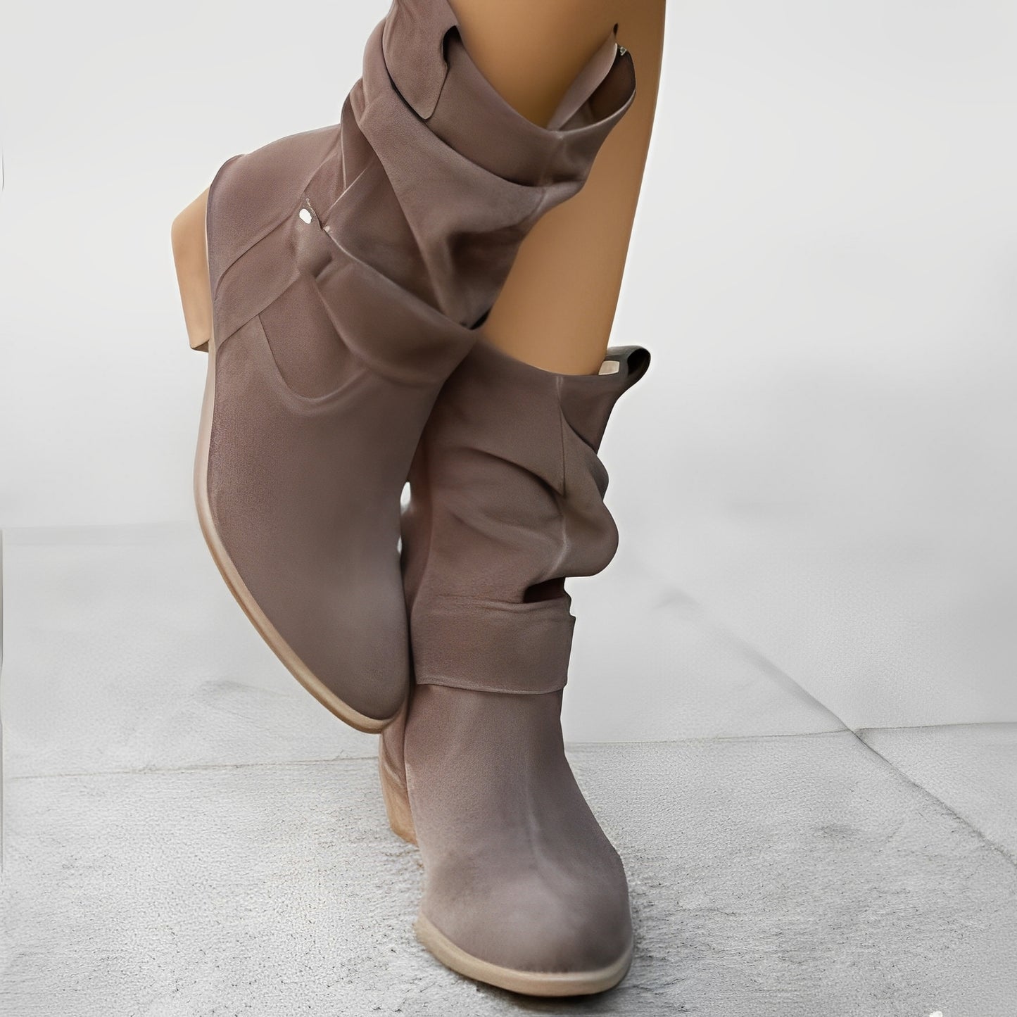 Marjorie - Lässige Wildlederstiefel mit weitem Schnitt für Damen