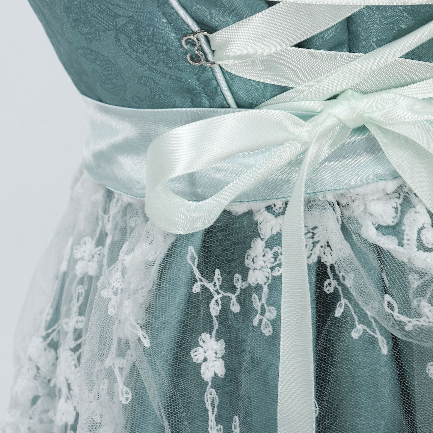 Amelia - Klassisches Oktoberfest-Outfit mit Hosenträgern für Damen