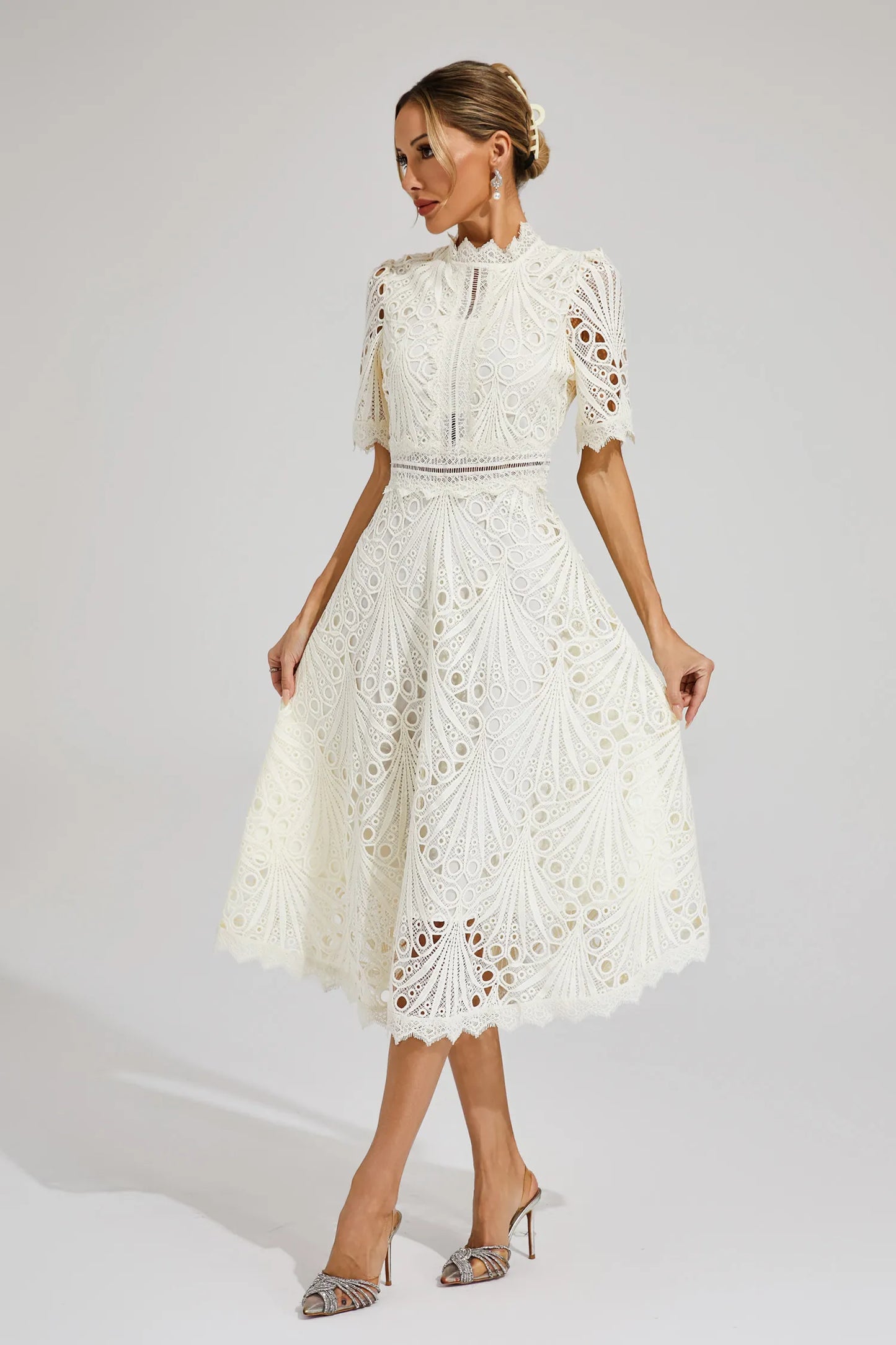 Pierre - Mittelkleid Spitze und Raffinesse