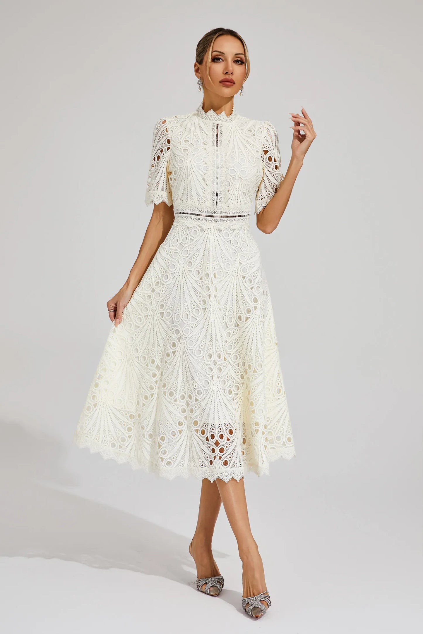 Pierre - Mittelkleid Spitze und Raffinesse