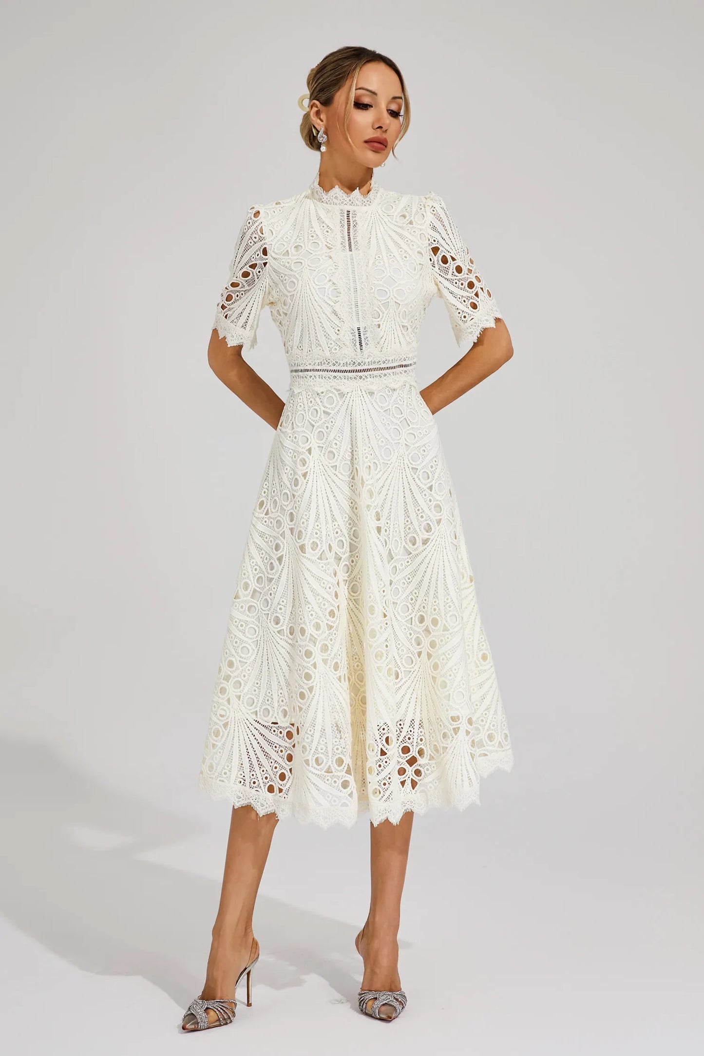 Pierre - Mittelkleid Spitze und Raffinesse