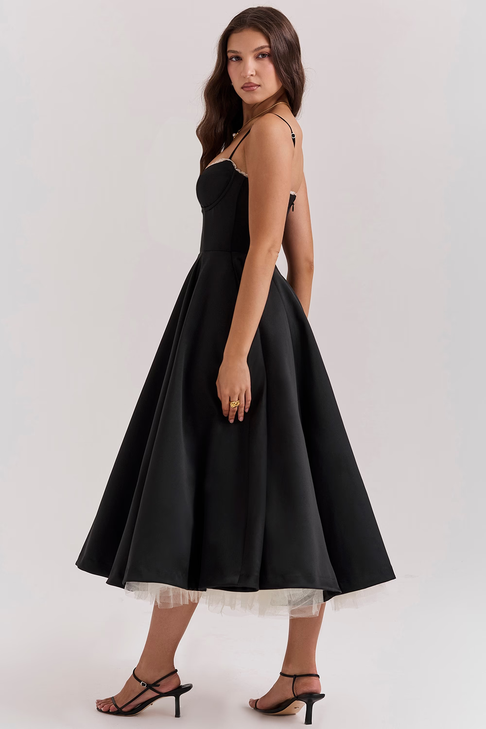 Leona - Schickes Satin-Kleid für Feiern