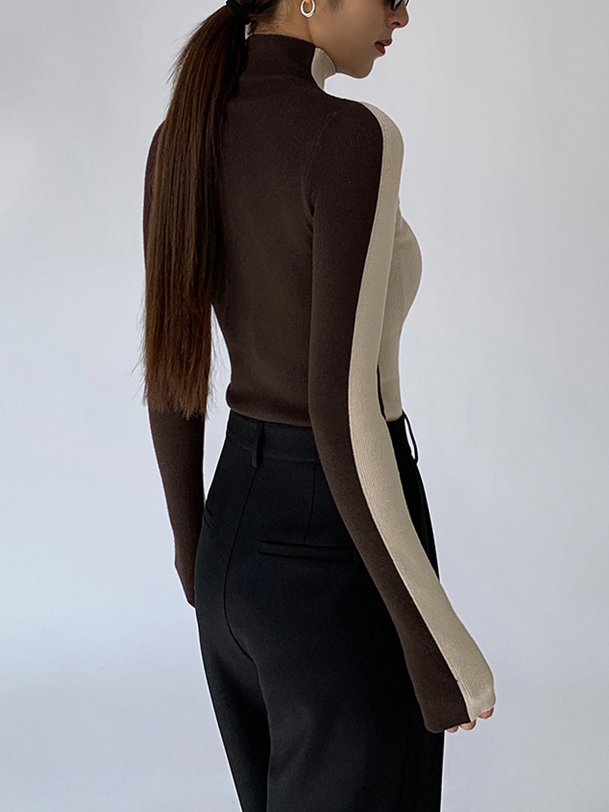 Tabea – Wendbares Stricktop in zwei Farben