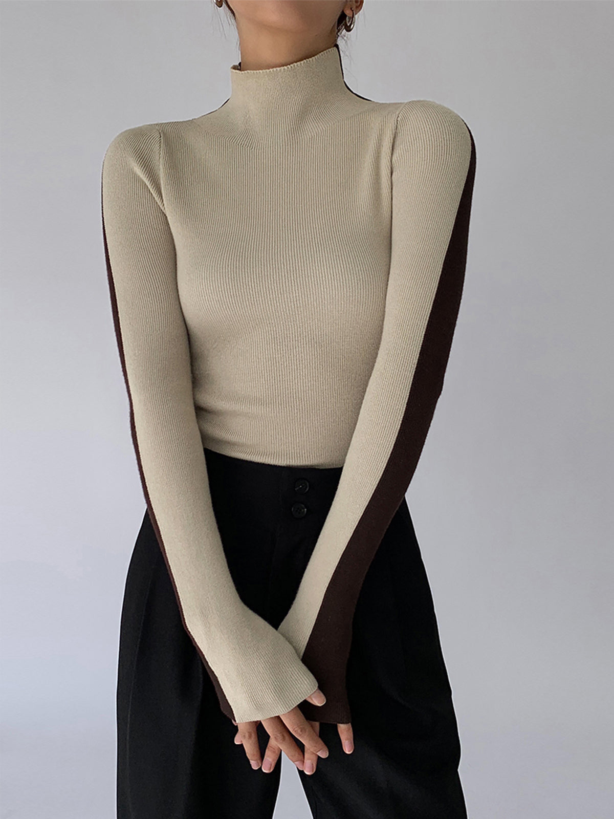 Tabea – Wendbares Stricktop in zwei Farben