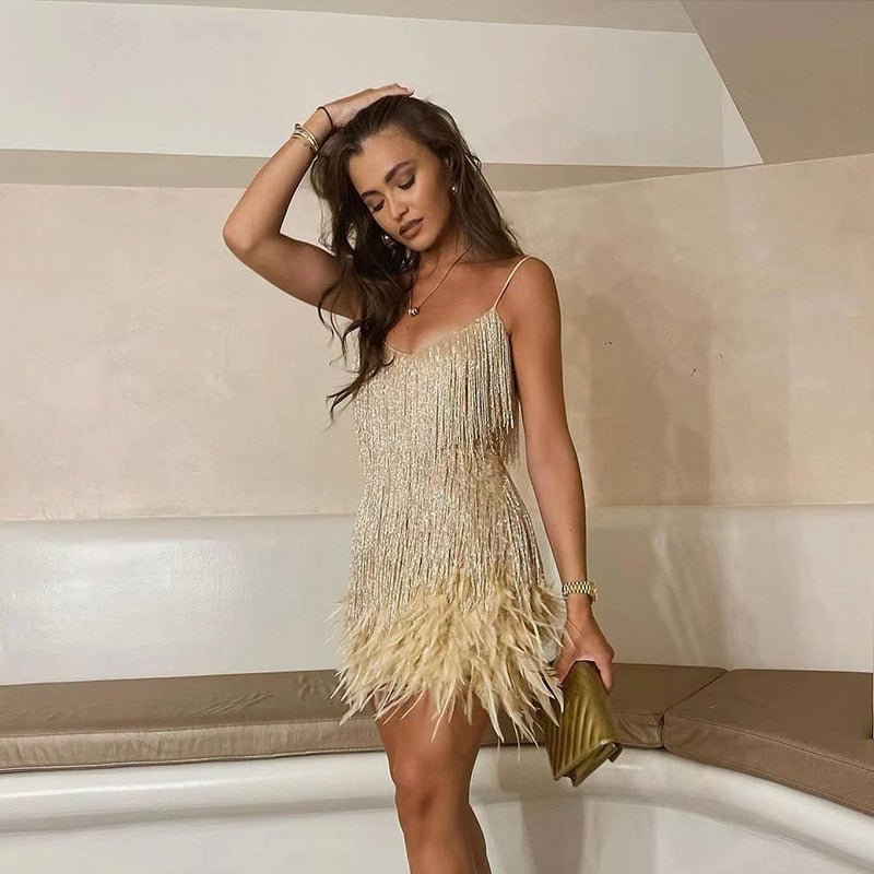 Meera - Kurzes Partykleid mit Federn, Elegant & Auffällig