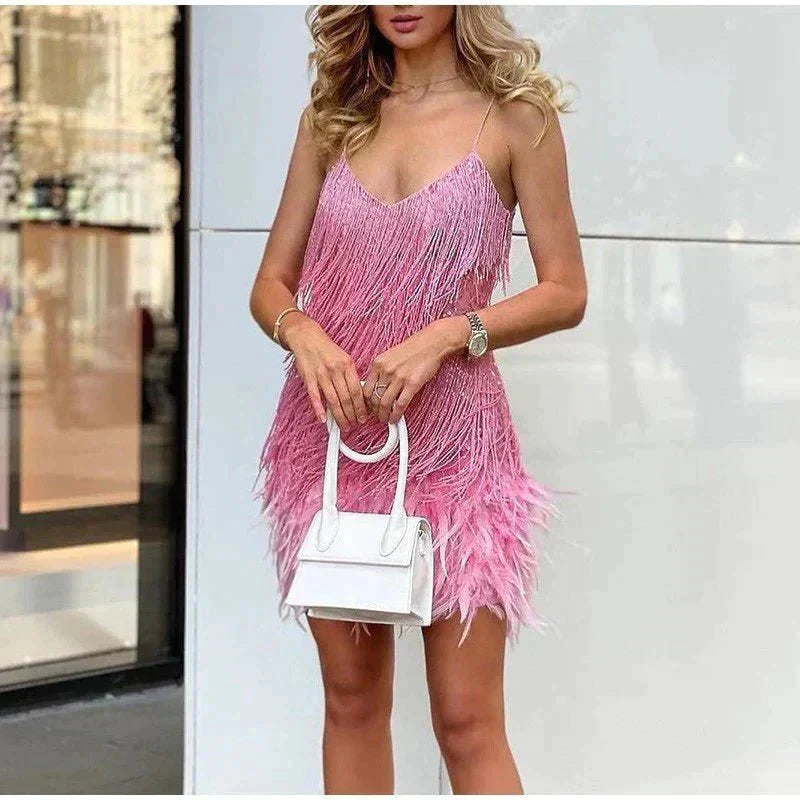Meera - Kurzes Partykleid mit Federn, Elegant & Auffällig