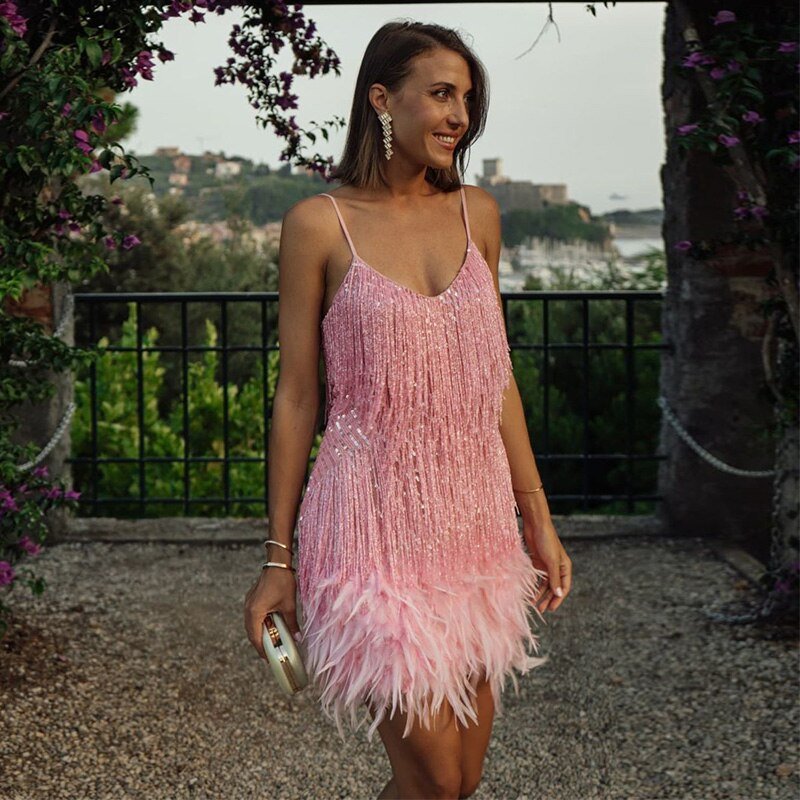 Meera - Kurzes Partykleid mit Federn, Elegant & Auffällig