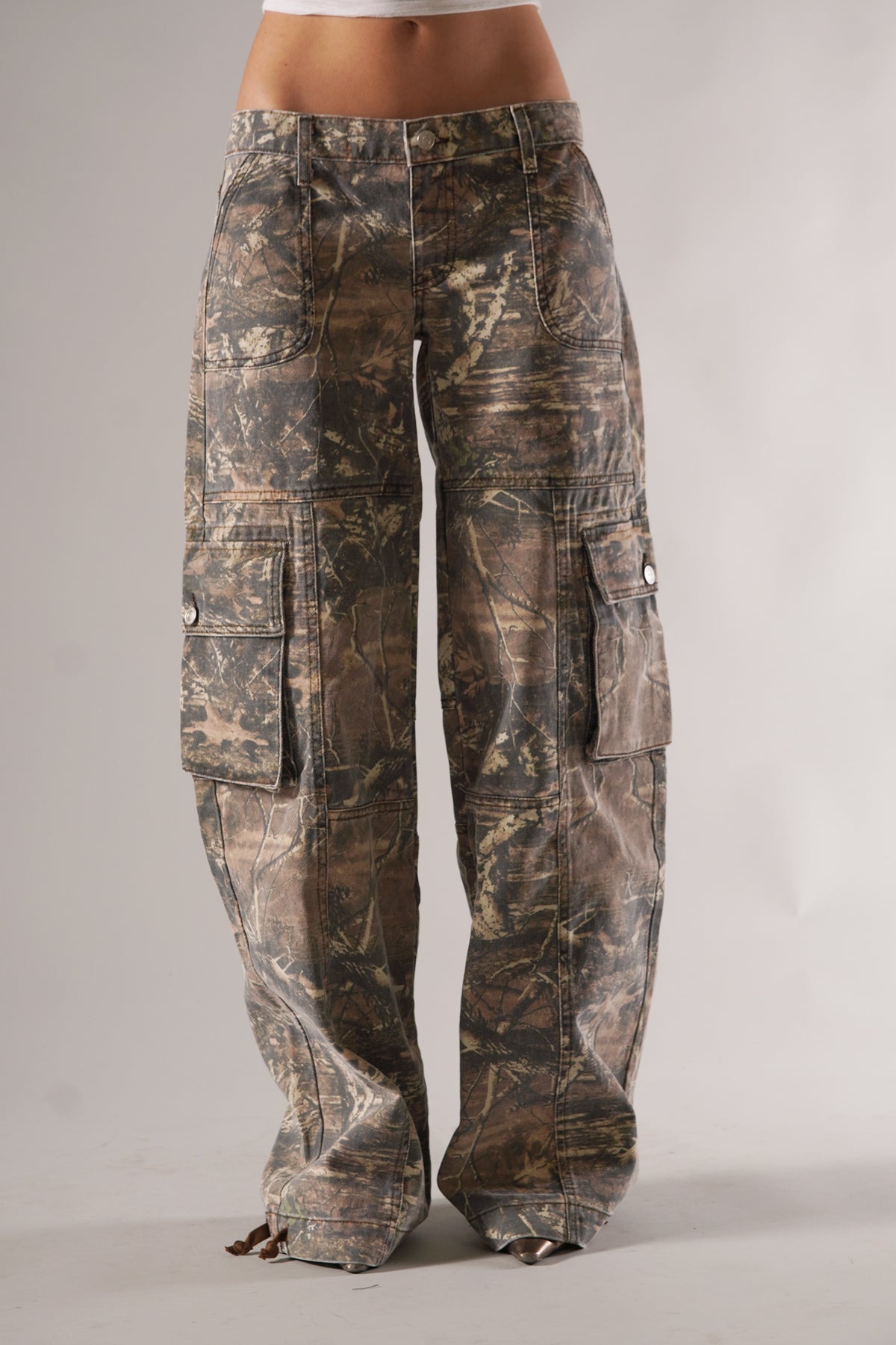Demelza - Weite Camouflage-Cargohose für Damen