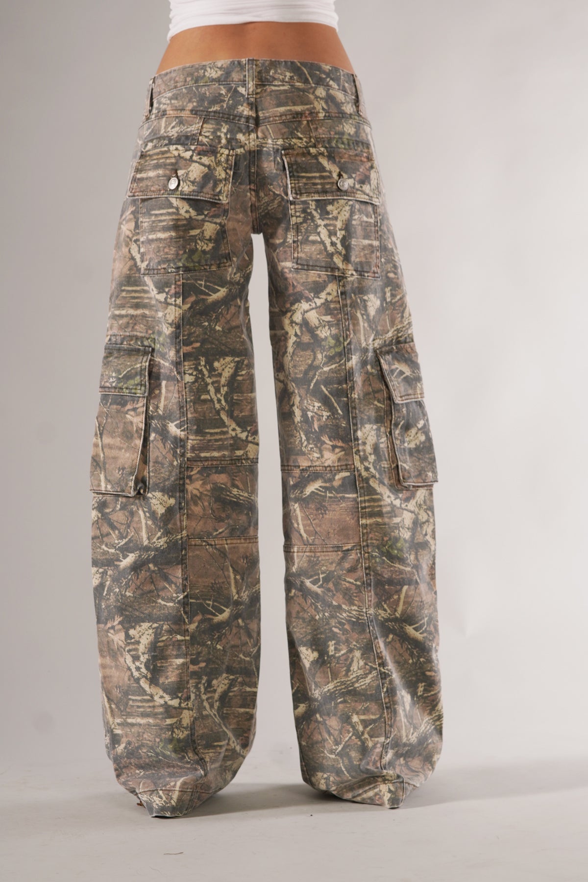 Demelza - Weite Camouflage-Cargohose für Damen