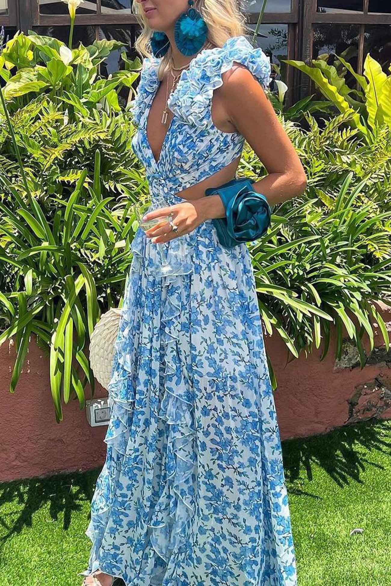 Noemi – Maxikleid mit Cut-Out und hohem Schlitz