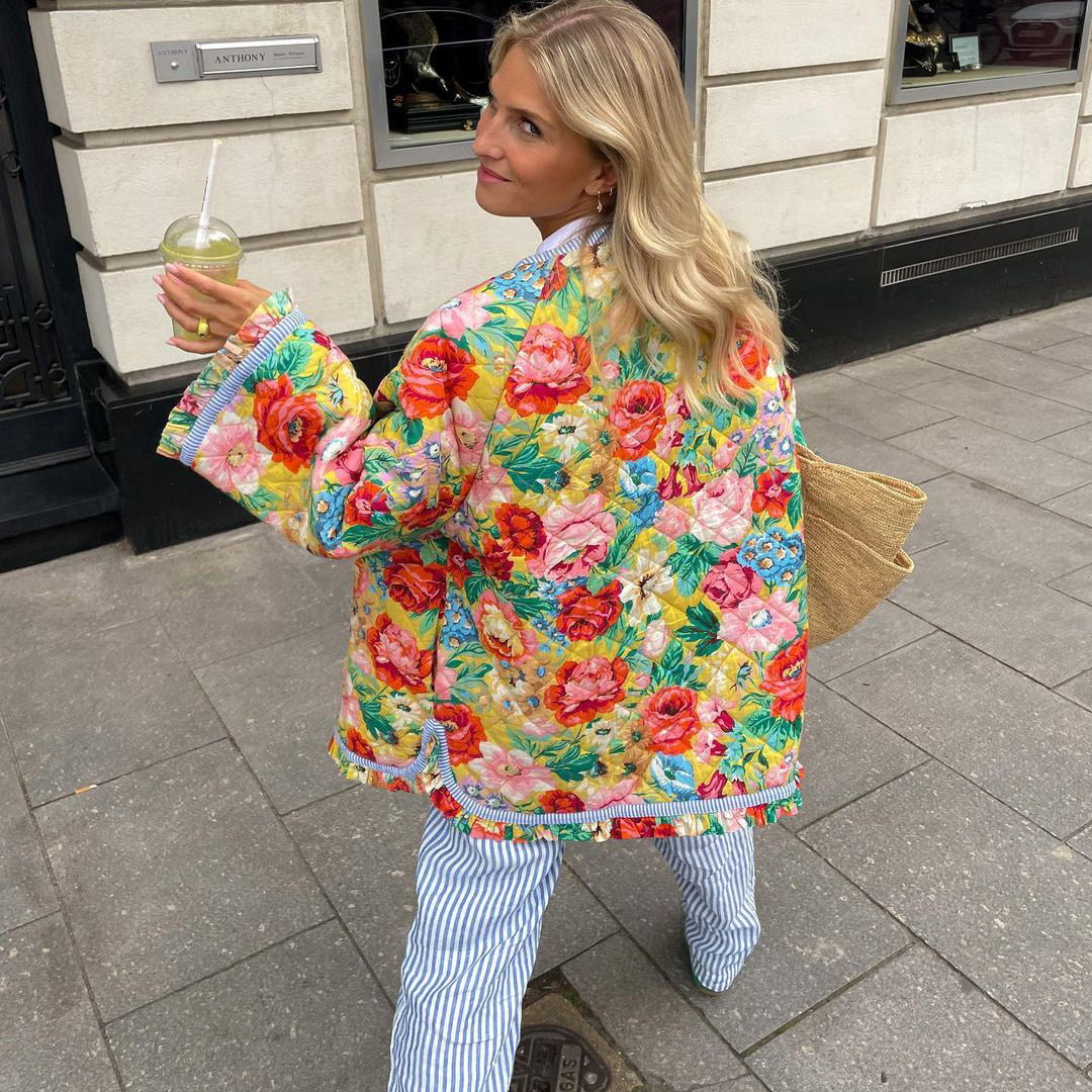 Elena – Steppjacke mit Blumenmuster