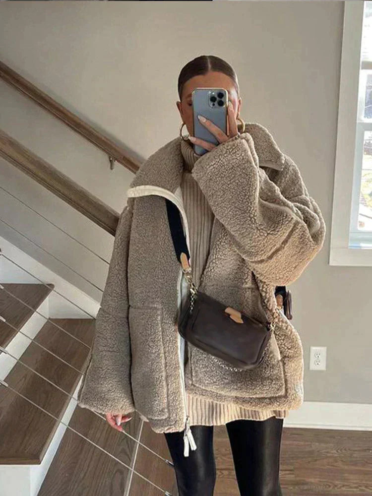 Daria – Mantel Teddy Oversize