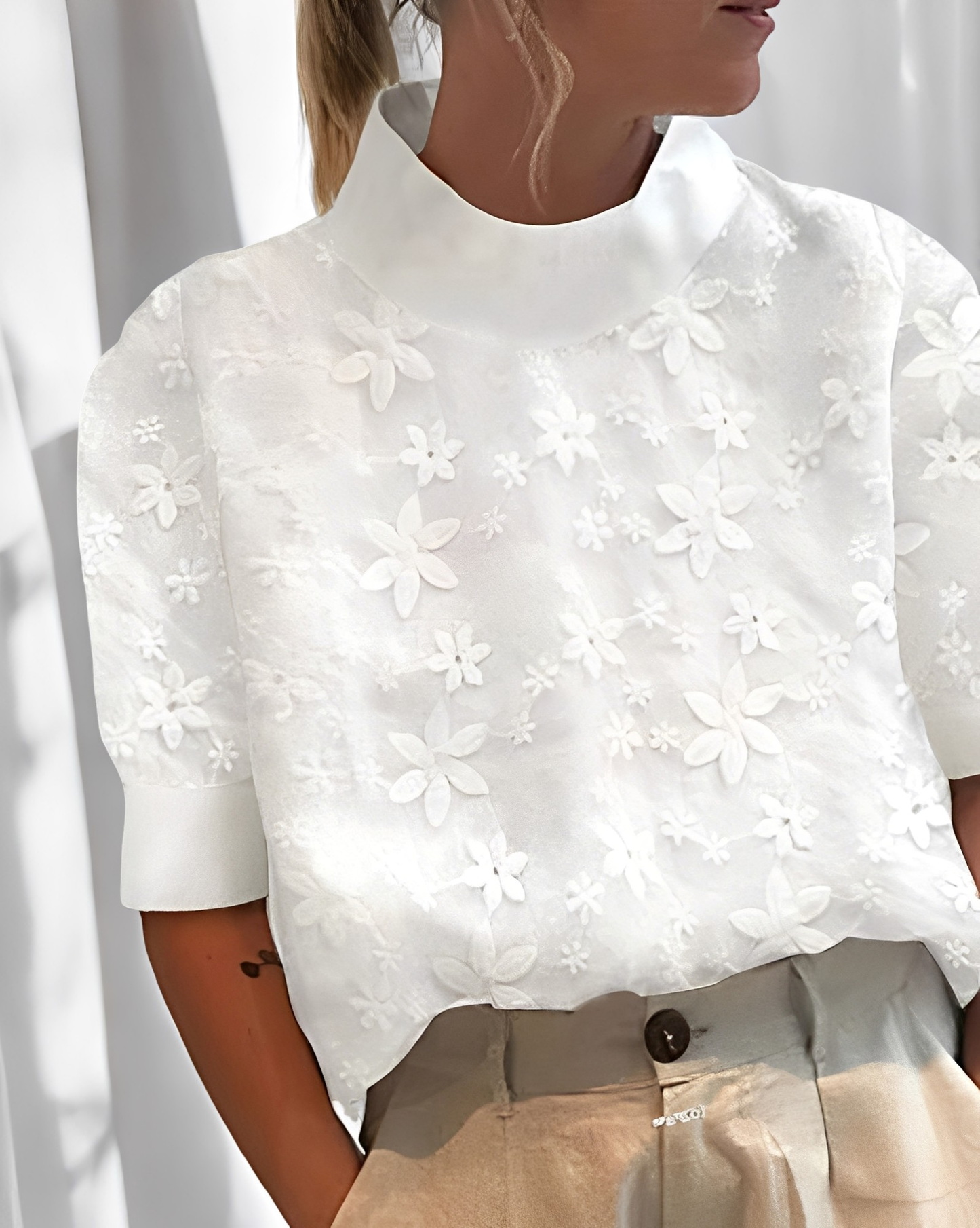 Julia - Stilvolle bestickte Bluse mit Stehkragen für Damen