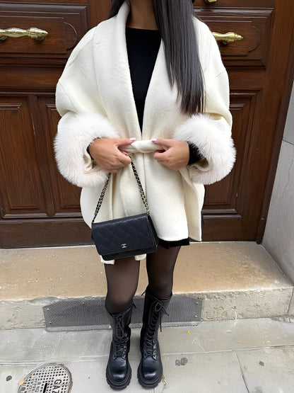 Armani - Eleganter, stilvoller, pelzbesetzter langer Mantel für Damen