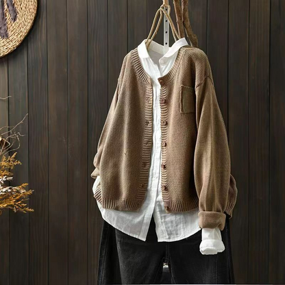 Alice - Klassische Strickjacke mit Knopfleiste