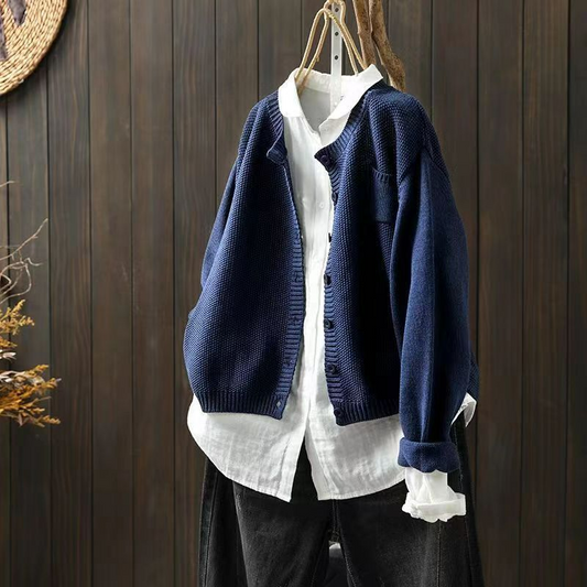 Alice - Klassische Strickjacke mit Knopfleiste