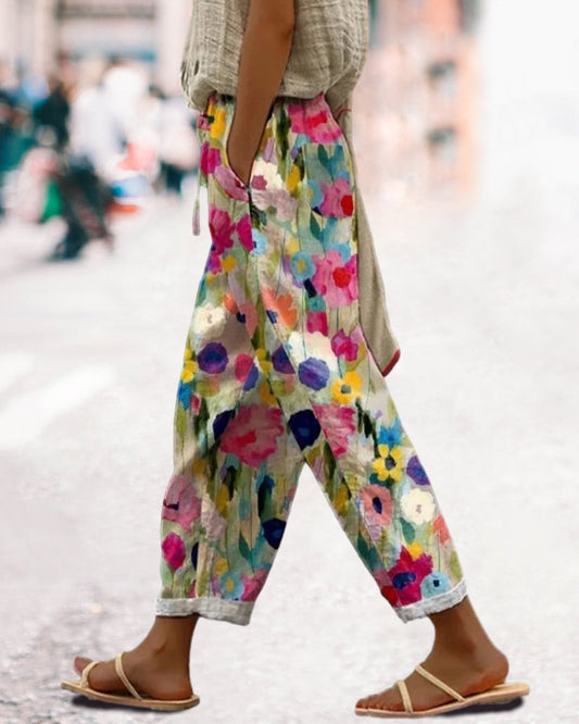 Selma – Weit geschnittene Blumenhose mit stylischem Print