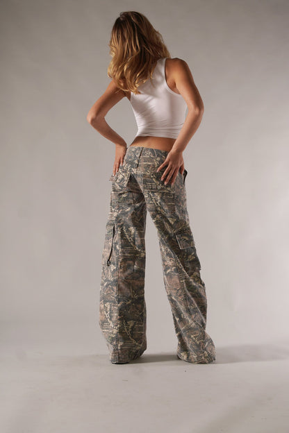 Demelza - Weite Camouflage-Cargohose für Damen