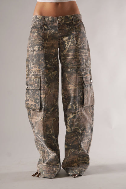 Demelza - Weite Camouflage-Cargohose für Damen