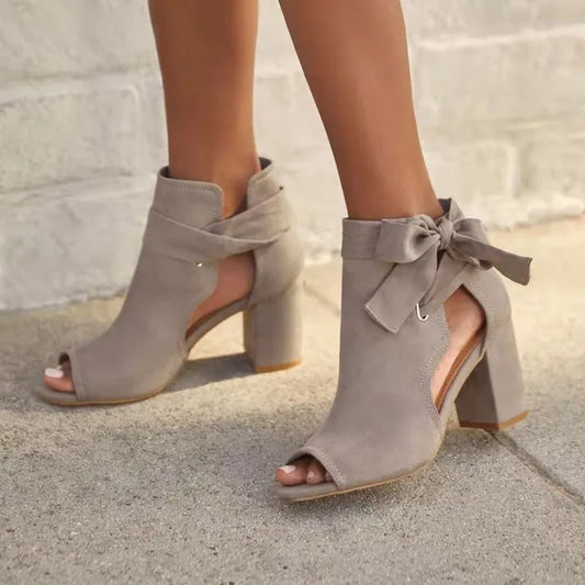 Celestine – Schicke orthopädische Sandalen mit Absatz und Schleifendetail
