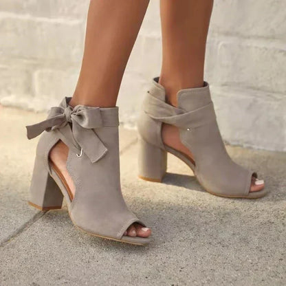 Celestine – Schicke orthopädische Sandalen mit Absatz und Schleifendetail