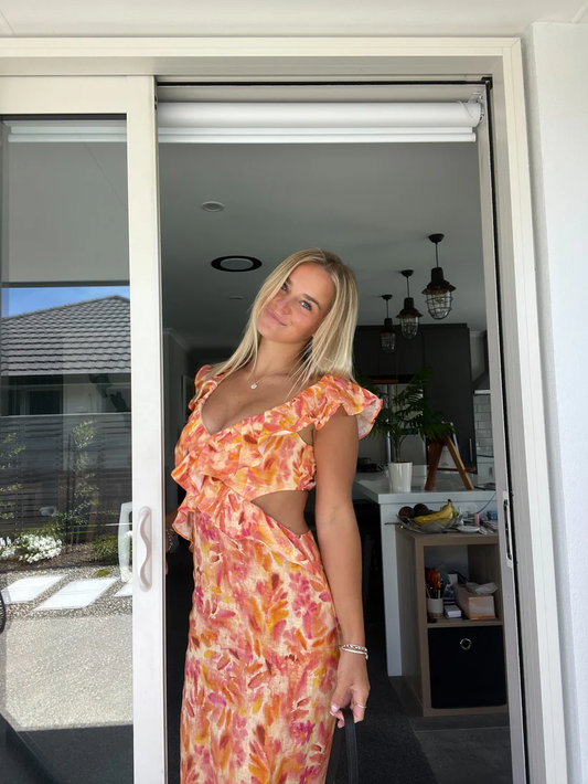 Isolde – Figurbetontes Blumenkleid