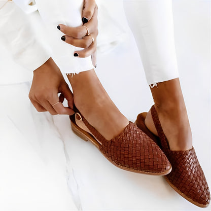 Dolores - Lässige geflochtene Leder-Flatsandalen für Damen