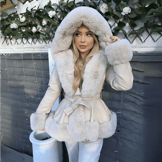 Madalyn - Eleganter Pelzmantel mit Kapuze für Damen